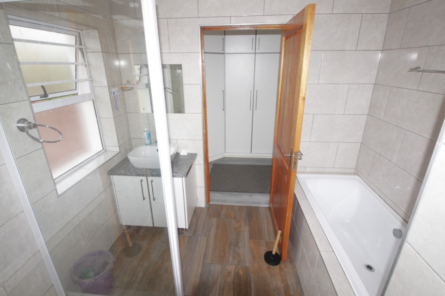 3 Bedroom Property for Sale in Wavecrest Eastern Cape